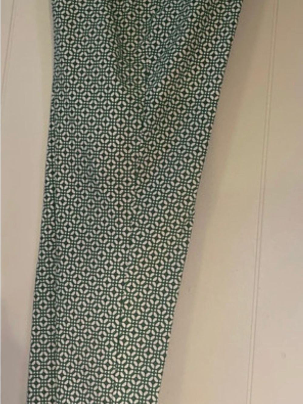 Attyre Green & White Ankle Cropped Pants